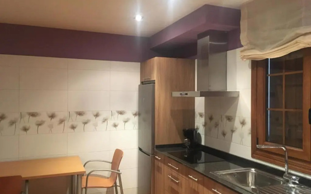 Hostal y Albergue Haizea - Hostel