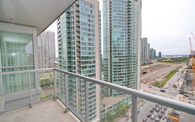 Executive 2 Bedroom Condo Across CN Tower