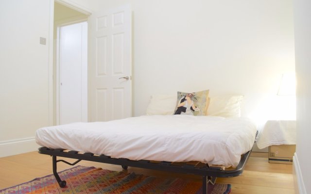 2 Bedroom Victorian Flat in Zone 1 Sleeps 4