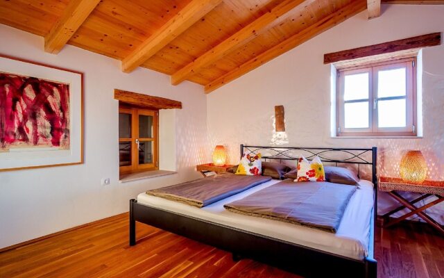 Beautiful Villa Consisting of two Houses With Private Pool, Near Pula and Beach