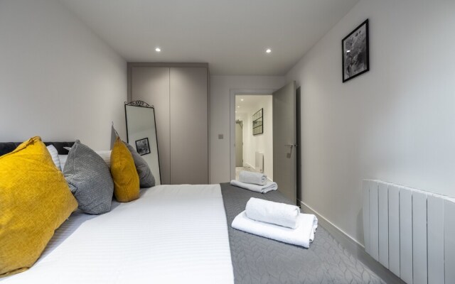 Remarkable 2-bed Apartment in Camberley