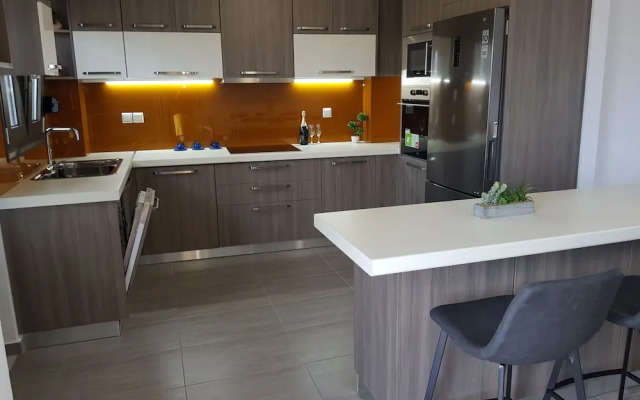 Angela’s Sea View House