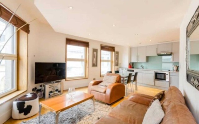 Luxury Flat with Panoramic View of Piccadilly Circus