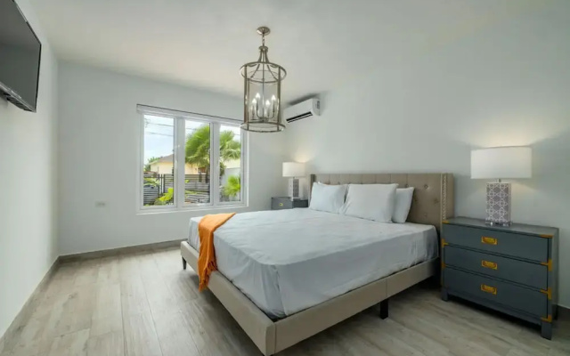 NEW 5BR Villa w Privatepool 3min to Eagle Beach
