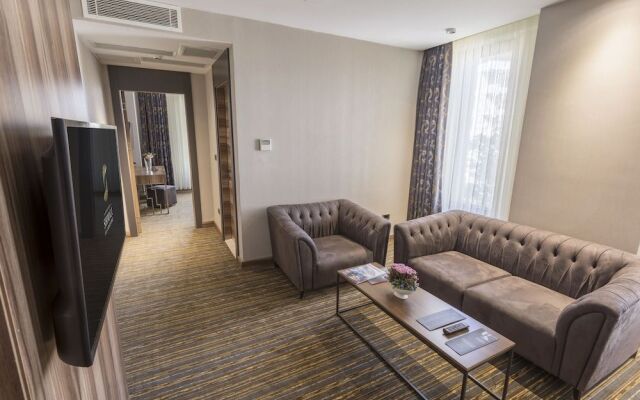 Shimall Deluxe Hotel