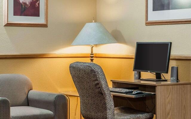 Quality Inn & Suites Shelbyville I-74