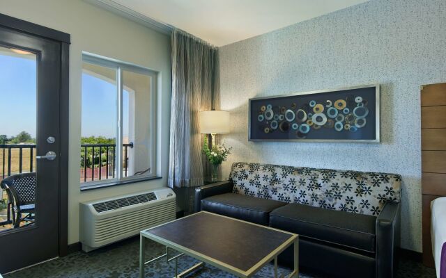 Oxford Suites Sonoma County