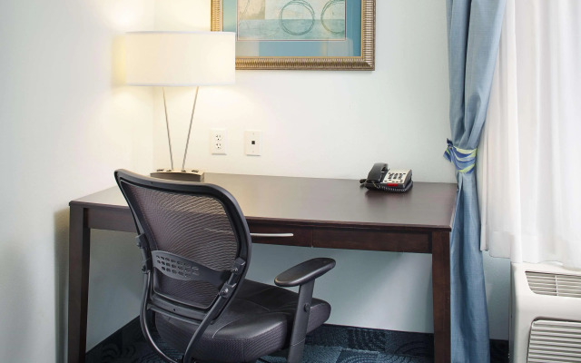 Hampton Inn & Suites Dallas/Lewisville-Vista Ridge Mall, TX