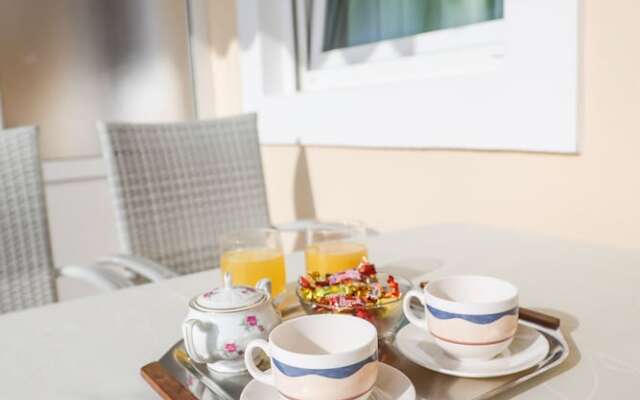 Apartments 150m from beach with parking
