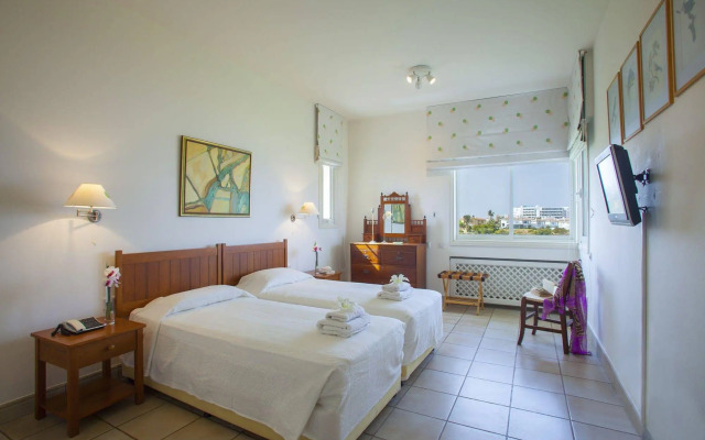 Alia Seafront Suite