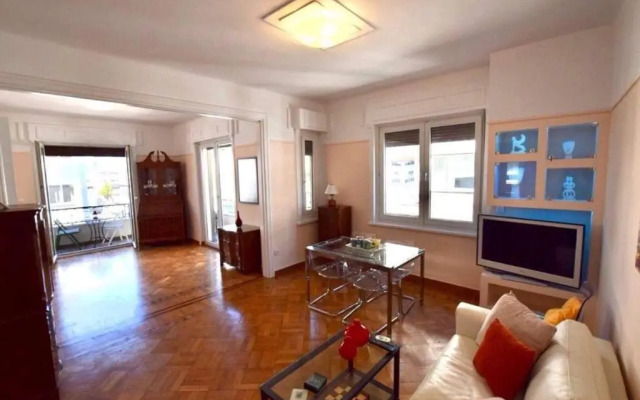 Spacious & Sunny Kolonaki Apt 5 mins metro/ACx3/1.5 BT