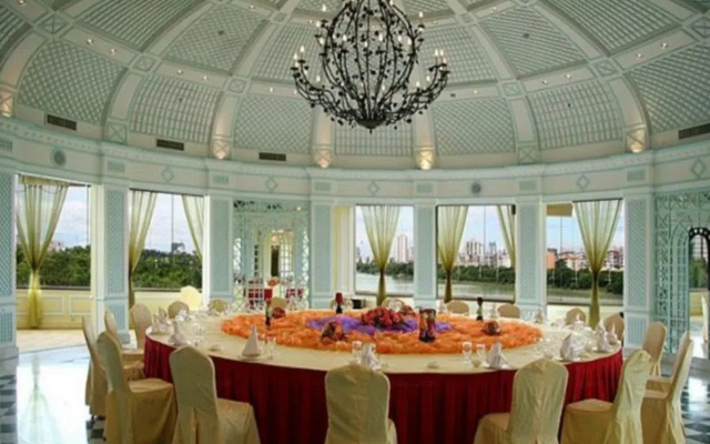 5 Star Wharton International Hotel