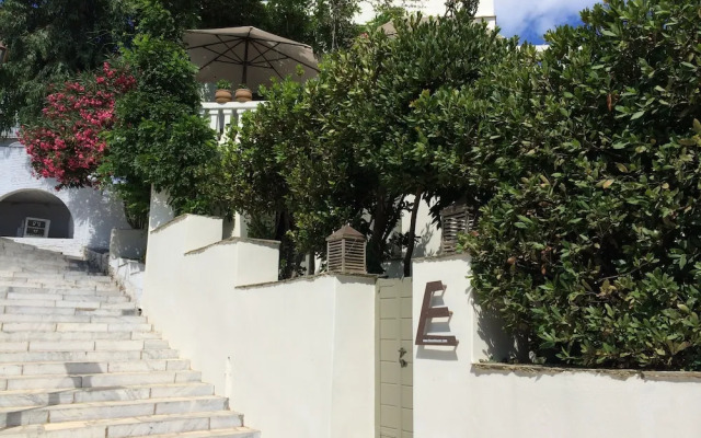 Tinos E Houses