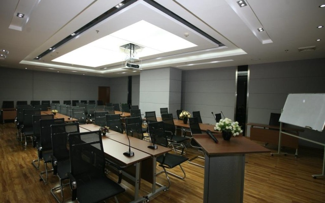 Yicheng Express Business Hotel – Business – Qujing