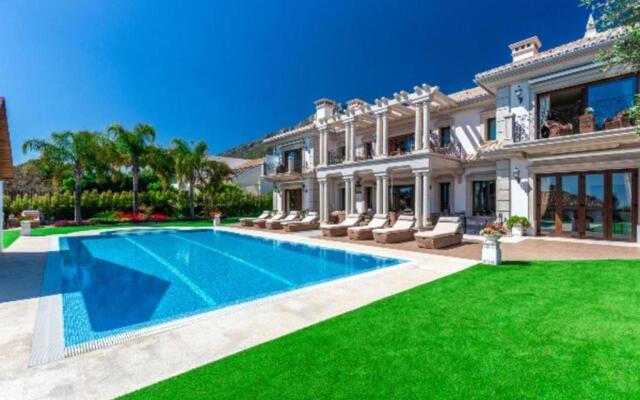 Top Quality Villa Sierra Blanca The Most Disirable Area On The Golden Mile Marbella