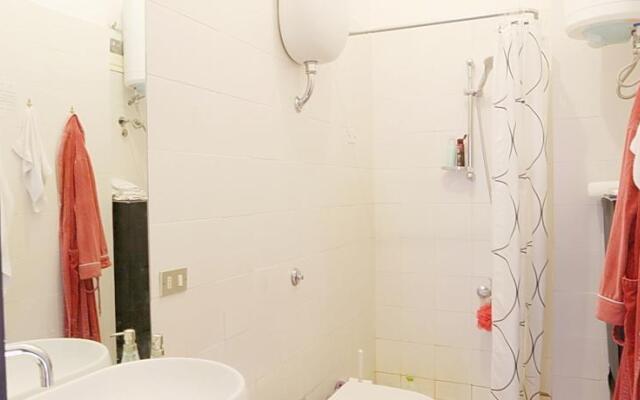 Casa bianca rossa viola