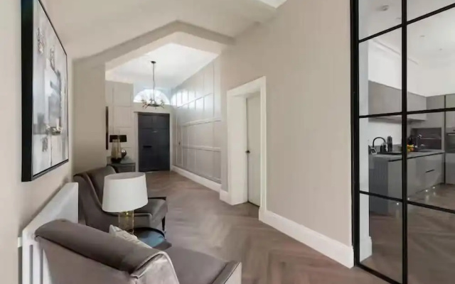 Luxury Georgian City Retreat 5-Star Location