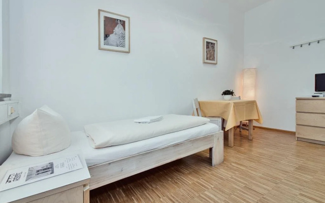 Carl Hostel München