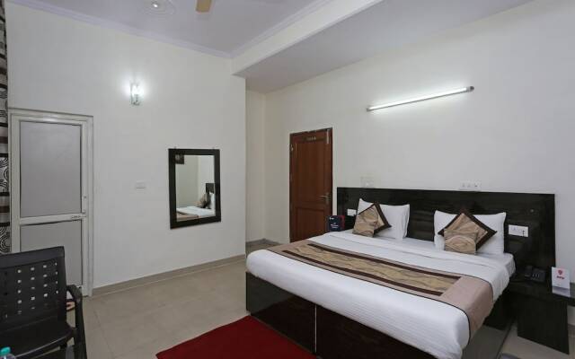 OYO 8910 Celeste Inn