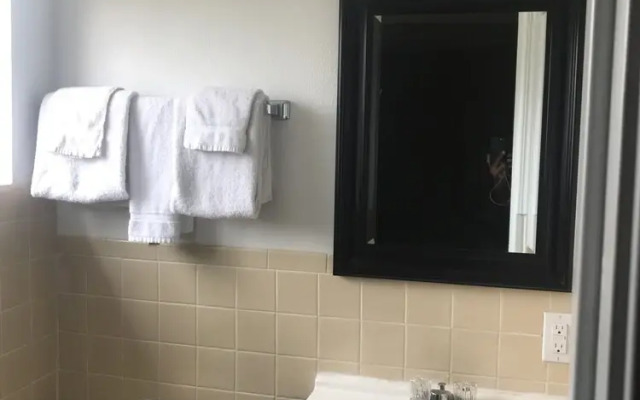 Ventura Beach House Motel