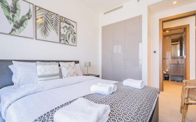 Beautiful Cityscape Views From This Urban Retreat