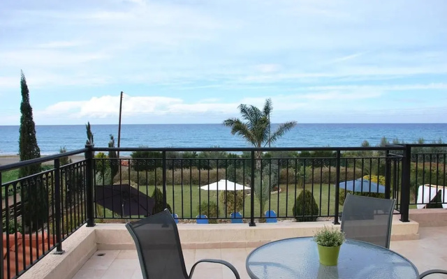 Marlin Beach Front Luxury Villa - 4 Bedrooms