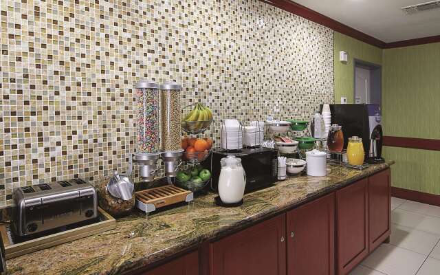 La Quinta Inn & Suites by Wyndham Dallas - Hutchins
