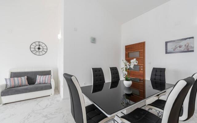 Beautiful penthouse for 8 close to city center