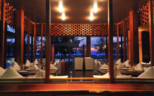 Wanakarn Beach Resort & Spa