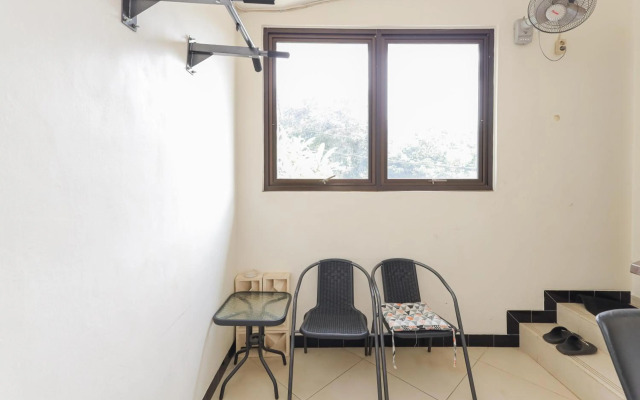 RedDoorz Syariah near Green Park Jatiwarna