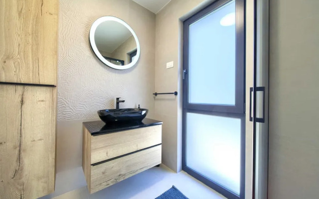 Villa Astrum With Heated Pool Jacuzzi and Sauna