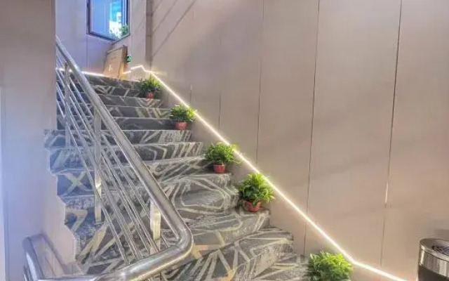 Rujia Huayi Selected Hotel (Tahewan Branch, Dalian University City)