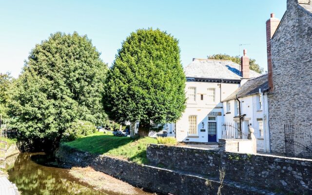 Flat 1, Camelford