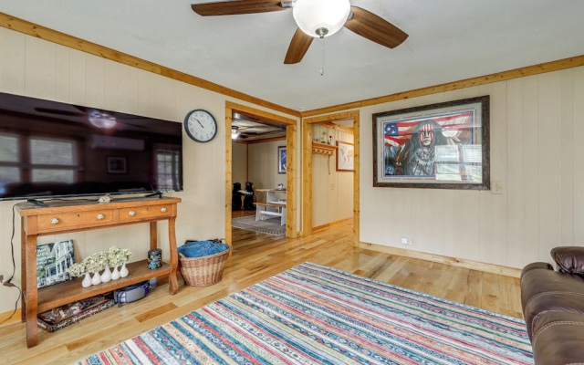 Quaint Mountain Charm! Robbinsville Hideaway
