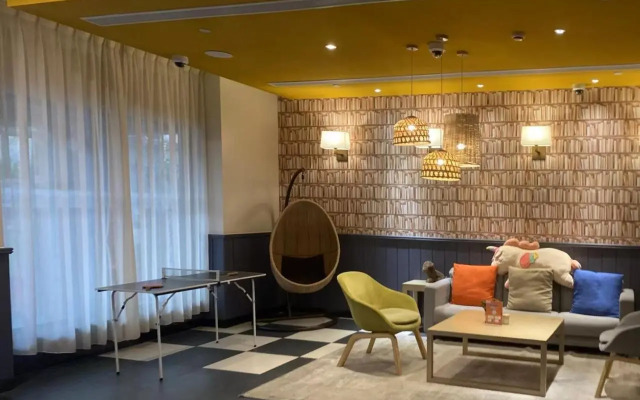 Middle Huaihai Road Homestay