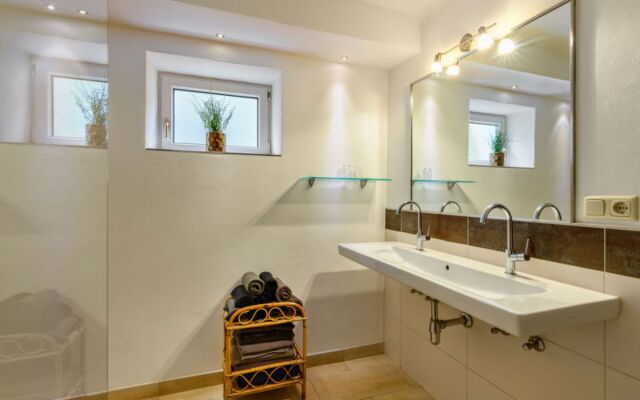 House Riki Bruck
