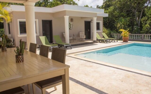 New six Bedroom With BBQ and Large Pool