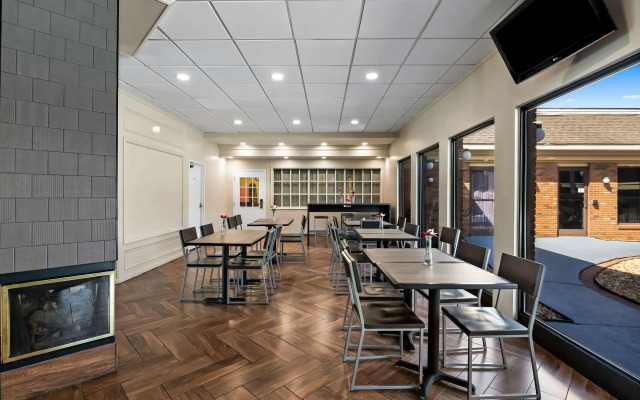 Quality Inn & Suites Fayetteville I-95
