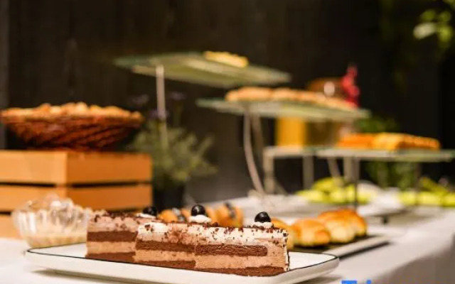 Huayue Oriental Hotel