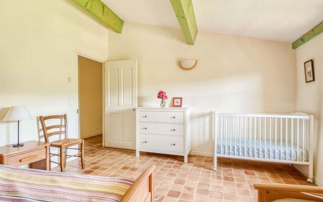 Secluded Holiday Home in Rustrel With Swimming Pool