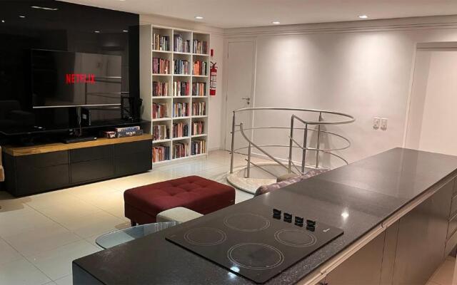 Luxuosa cobertura de 380m² a 850m da Av Beira Mar