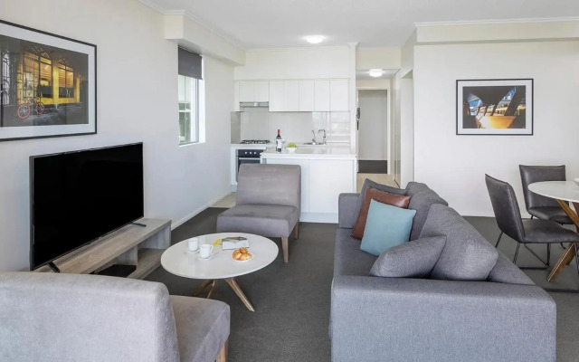 Oaks Brisbane on Margaret Suites