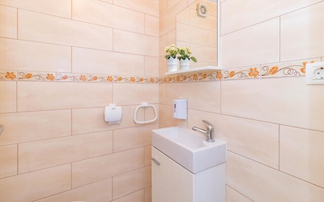 Awesome Home in Vodnjan With Wifi and 6 Bedrooms