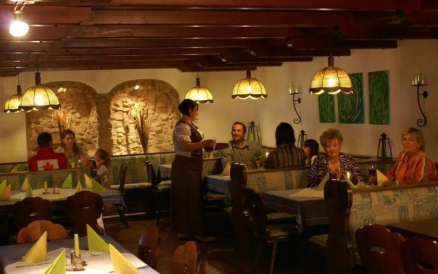 Landgasthof Zur Schwärzenburg - Familie Zwicknagl