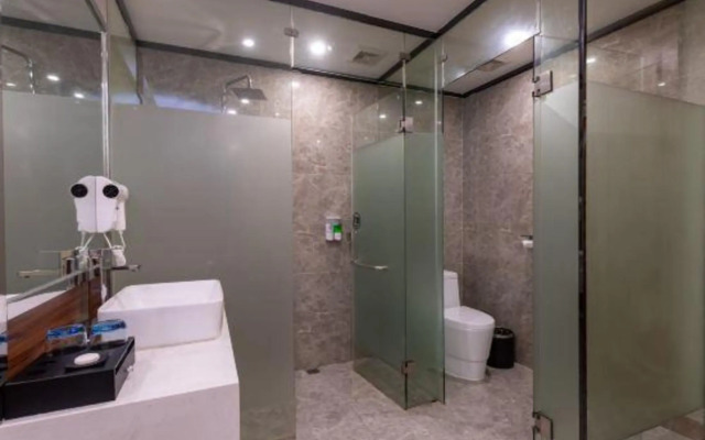 V8 Boutique Hotel