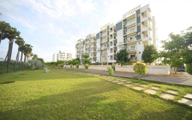 The Lawns By OYO Rooms