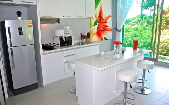 Luxury Apartment at Karon Hill