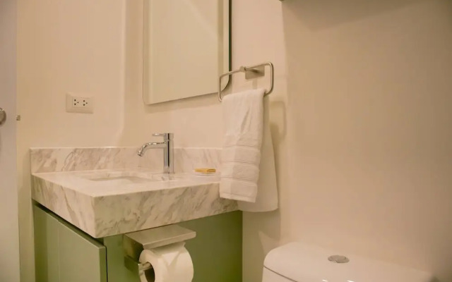 w Amazing 2BR w Balcony in San Isidro