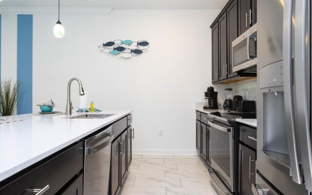 Adorable new Townhouse Near Disney