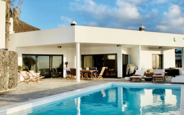 Villa V